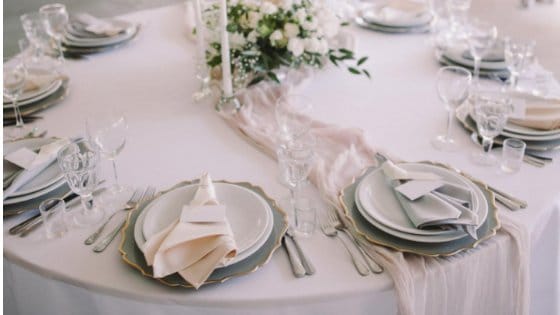 Table napkins - How to Choose the Best Tablecloth Linens for a Catering Service - Bitefull.com