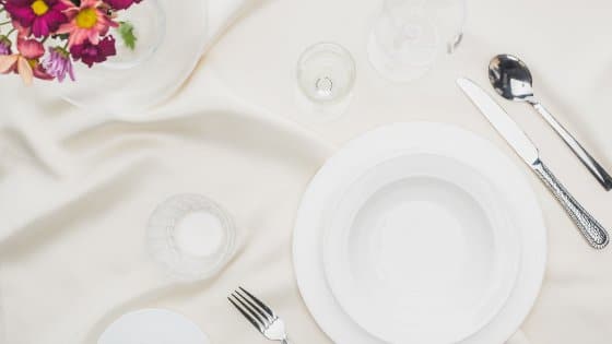 Cotton tablecloth | How to Choose the Best Tablecloth Linens for a Catering Service | Bitefull.com